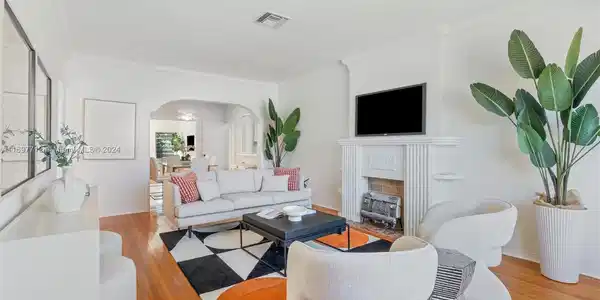 9164 Carlyle Ave
