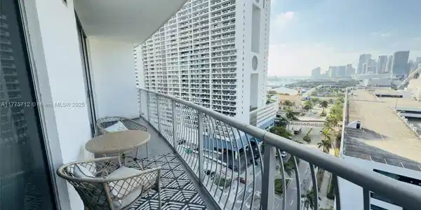 1750 N Bayshore Dr