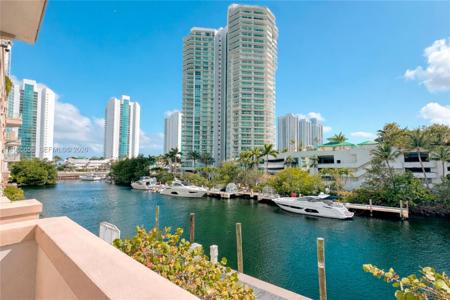 250 Sunny Isles Blvd