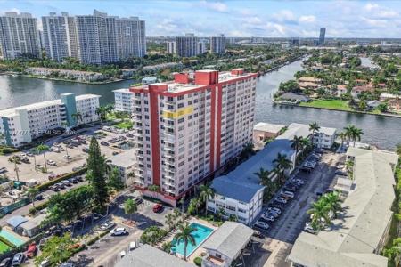 3161 S Ocean Dr