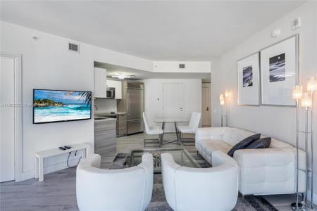 1300 Brickell Bay Dr