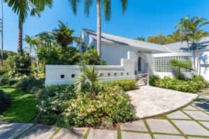 5351 Banyan Dr