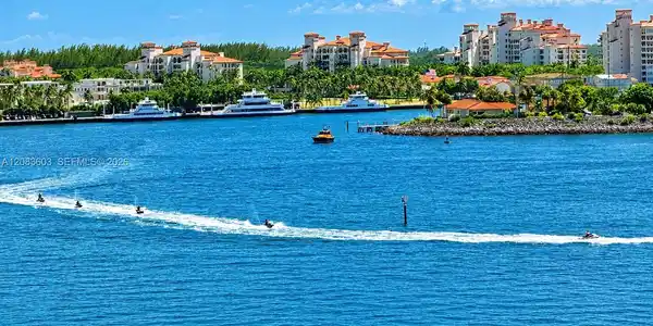 Image 4: Looking south toward Fisher Island and Government Cut.