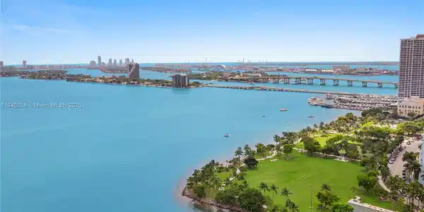 2020 N Bayshore Dr