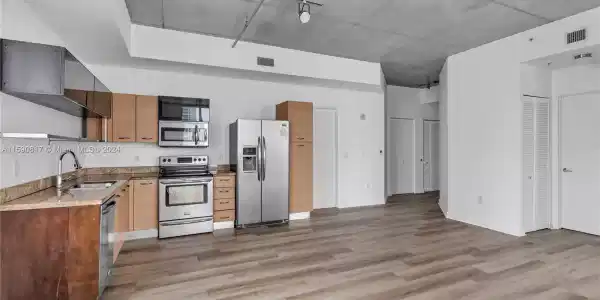 2275 Biscayne Blvd