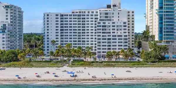 5005 Collins Ave