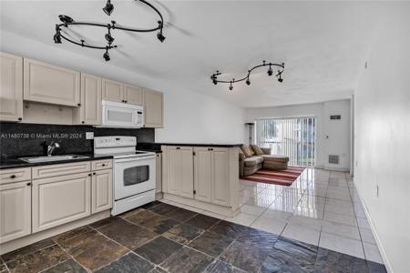 1600 NE 114th St