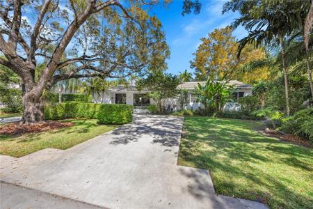 1207 Aduana Ave
