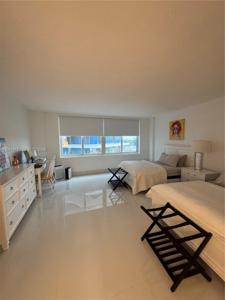 5401 Collins Ave