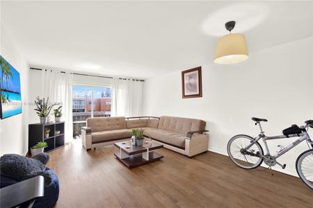 233 NE 14th Ave