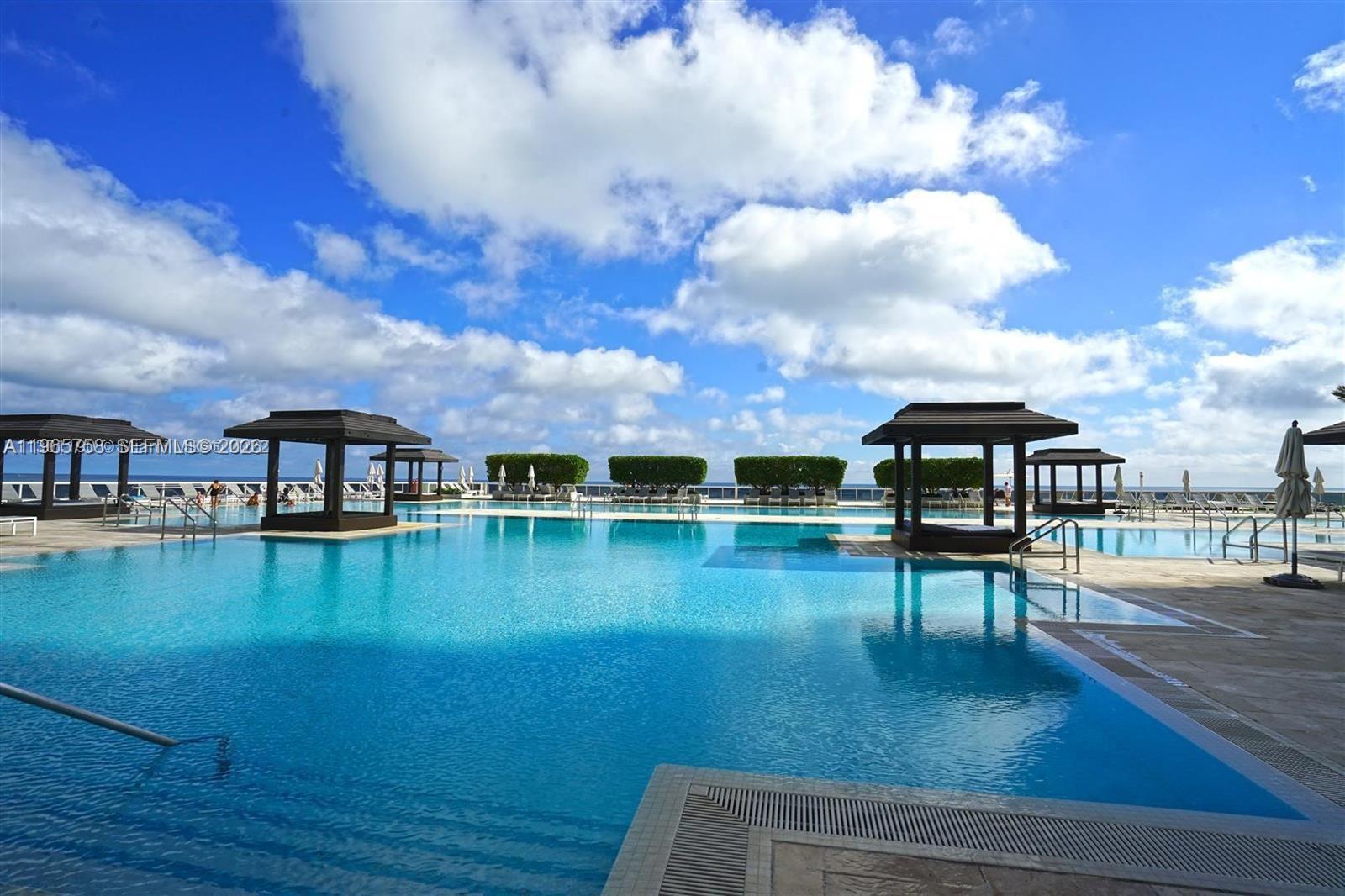 Image 2: LARGE POOL DECK