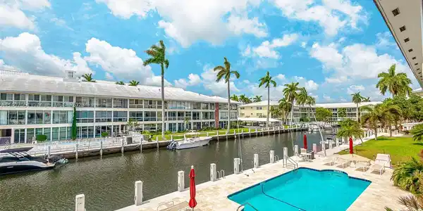 3050 NE 48th St