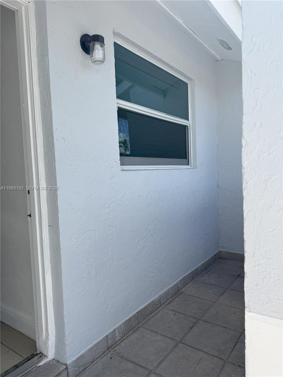 Image 3: Portal