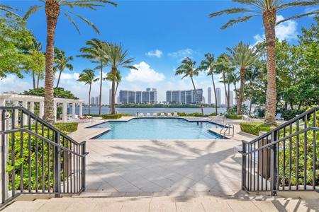 3255 NE 184th St Unit 12217