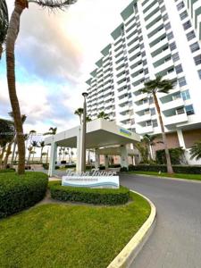 2899 Collins Ave