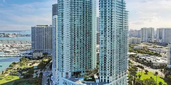 1900 N Bayshore Dr
