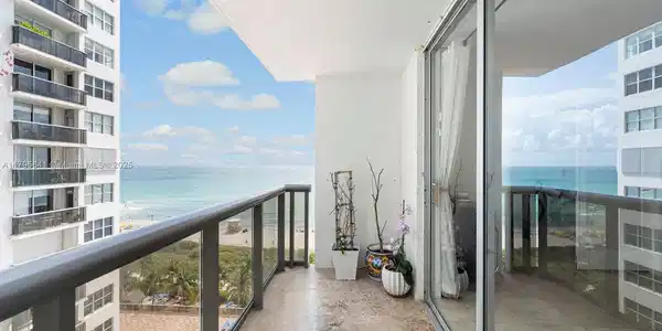 6039 Collins Ave
