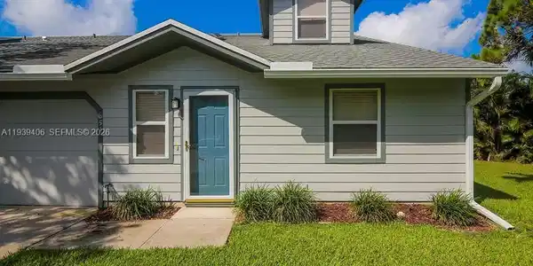 651 NE Wax Myrtle Way