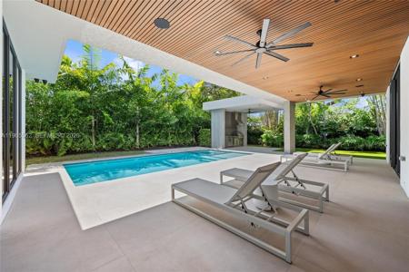 215 S Shore Dr