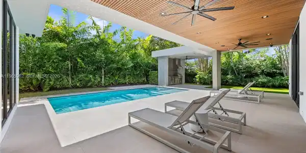 215 S Shore Dr