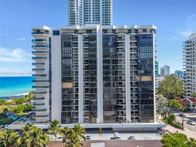 6423 Collins Ave