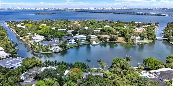 520 Bay Point Rd