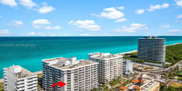 8877 Collins Ave