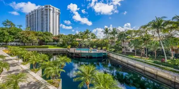10655 NE Quaybridge Ct