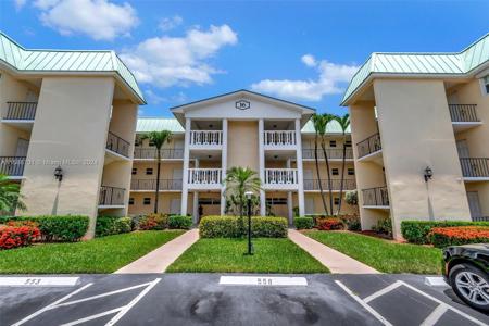 16 Colonial Club Dr