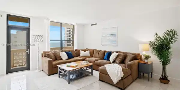 10185 Collins Ave