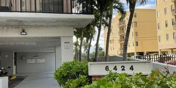 6424 Collins Ave