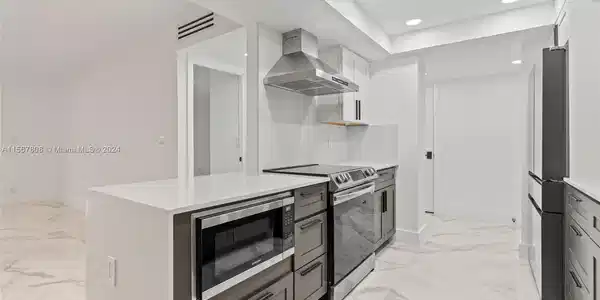 1111 S Ocean Blvd