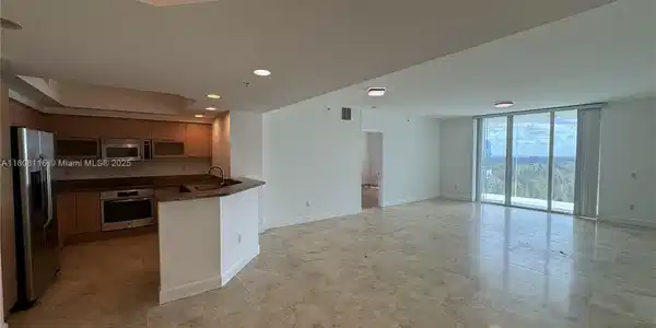 15051 Royal Oaks Ln