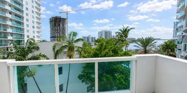 7910 Harbor Island