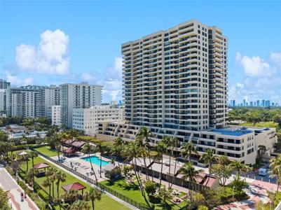 2555 Collins Ave