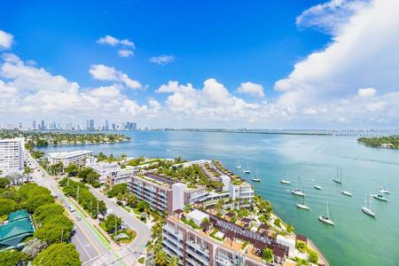 10 Venetian Way