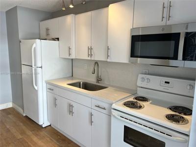 221 Meridian Ave