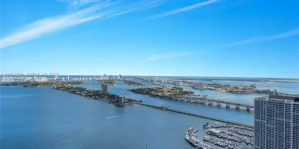 1900 N Bayshore Dr