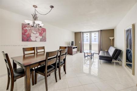 1621 Collins Ave