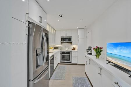 90 Edgewater Dr