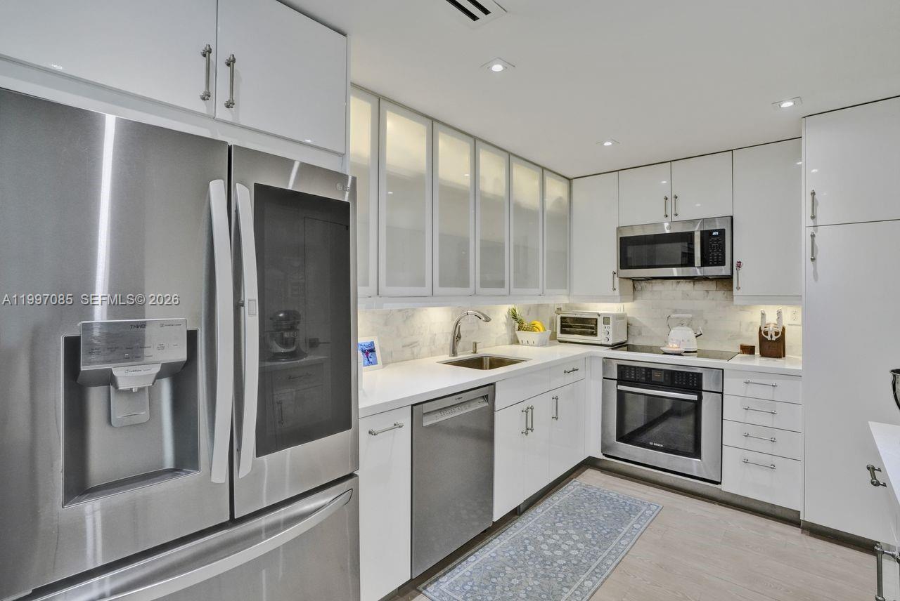 Image 2: Kitchen 2
