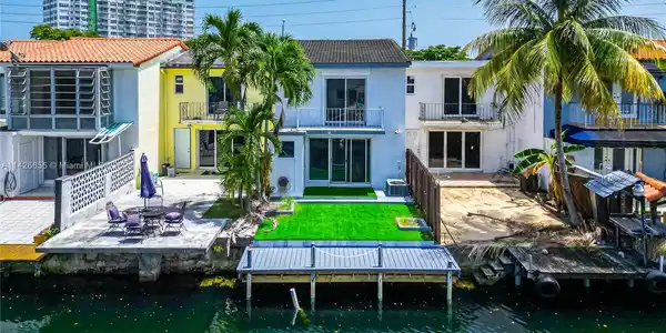1937 NE 123rd St