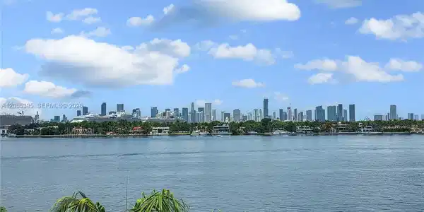 800 West Ave
