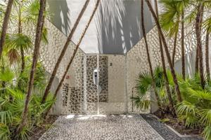 1111 Lincoln Rd Unit 111