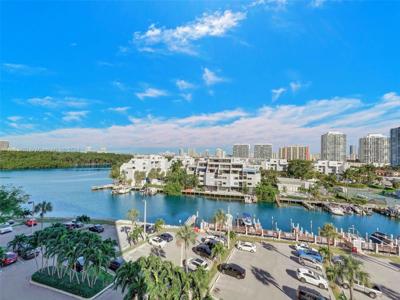 400 Kings Point Dr
