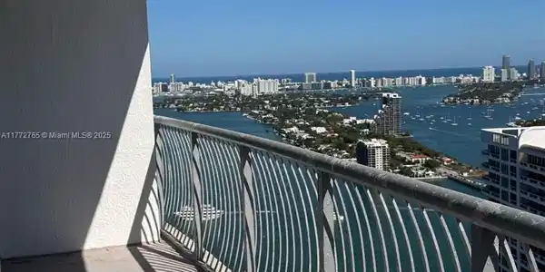 1750 N Bayshore Dr