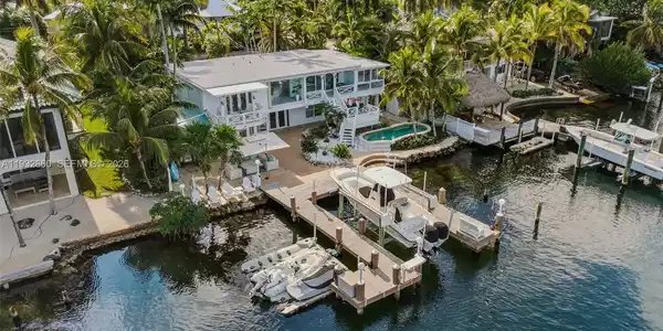 16 North Dr