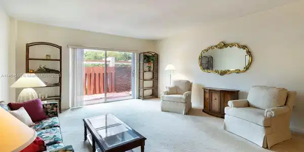 1700 NE 105th St Unit 111