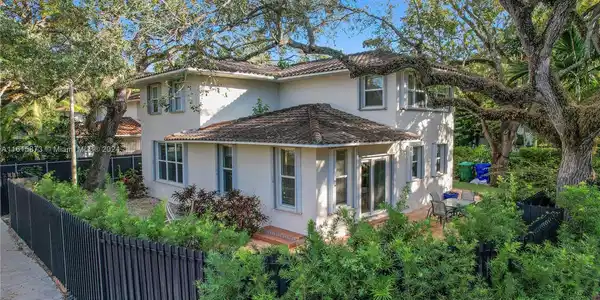 3698 Franklin Ave