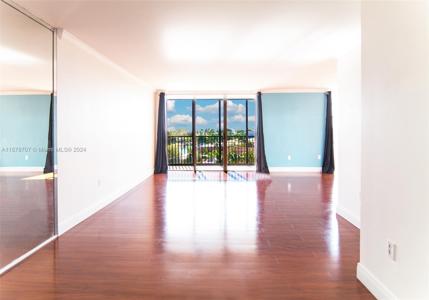 2500 NE 135th St